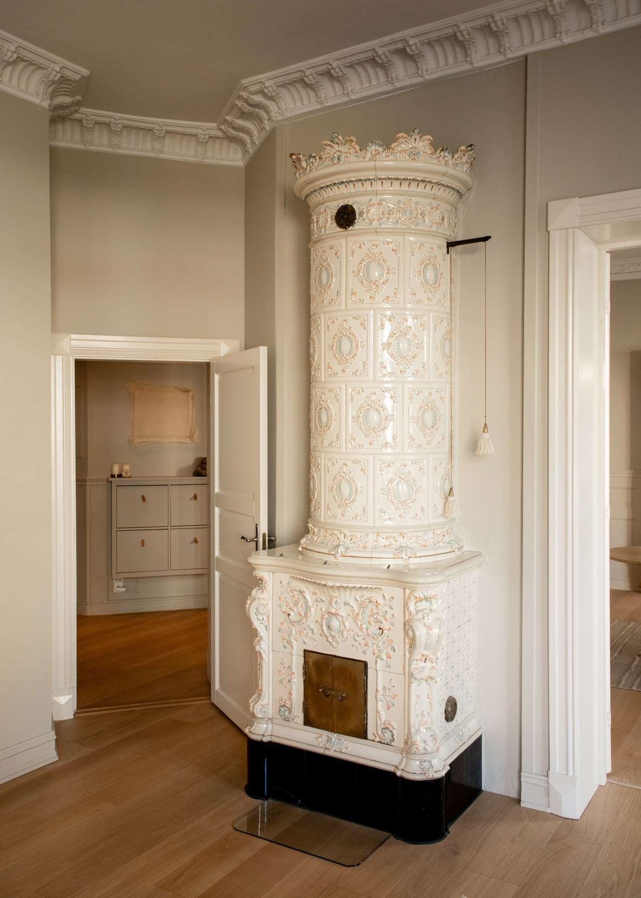 Vakker kakkelovn/svenskeovn Galleribilde