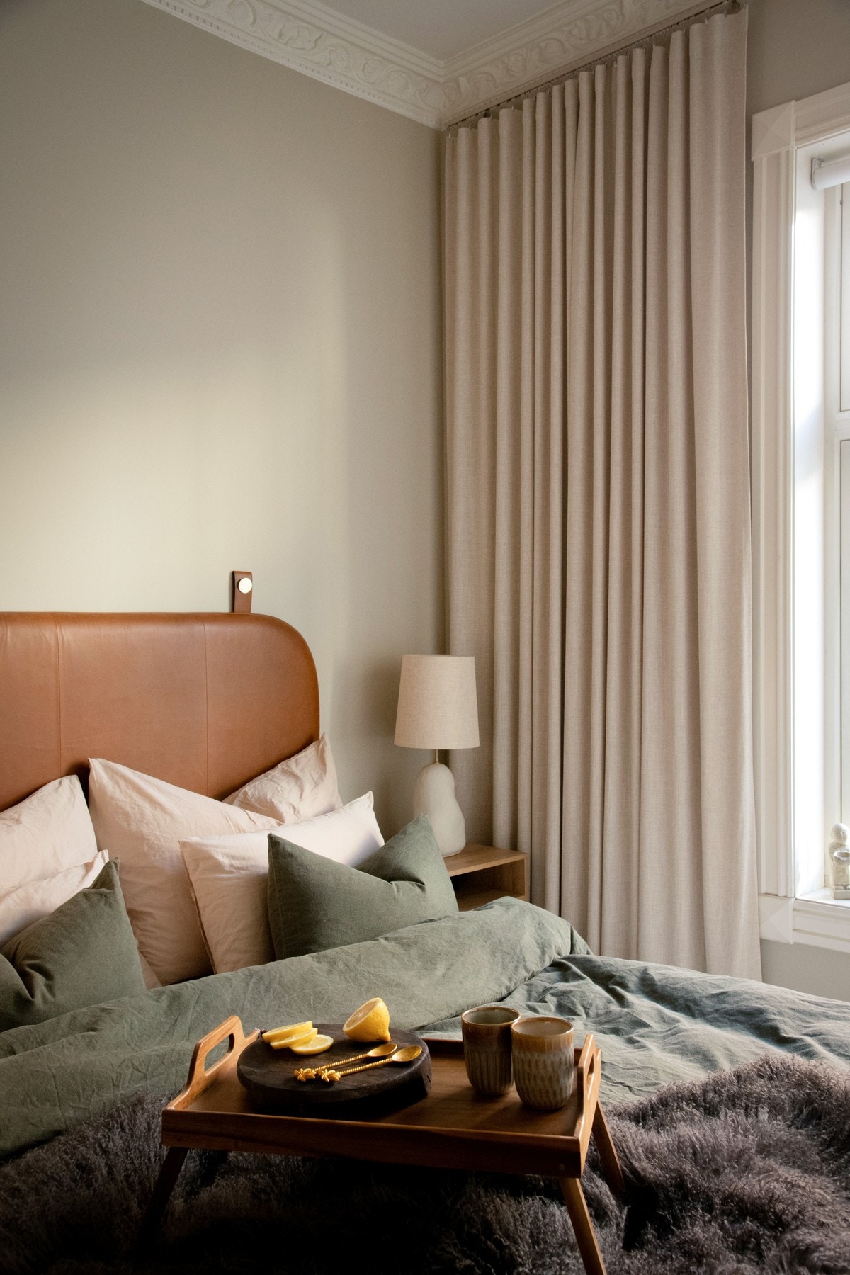 Hovedsoverommet fremstår som lyst og luftig med en lun atmosfære Galleribilde