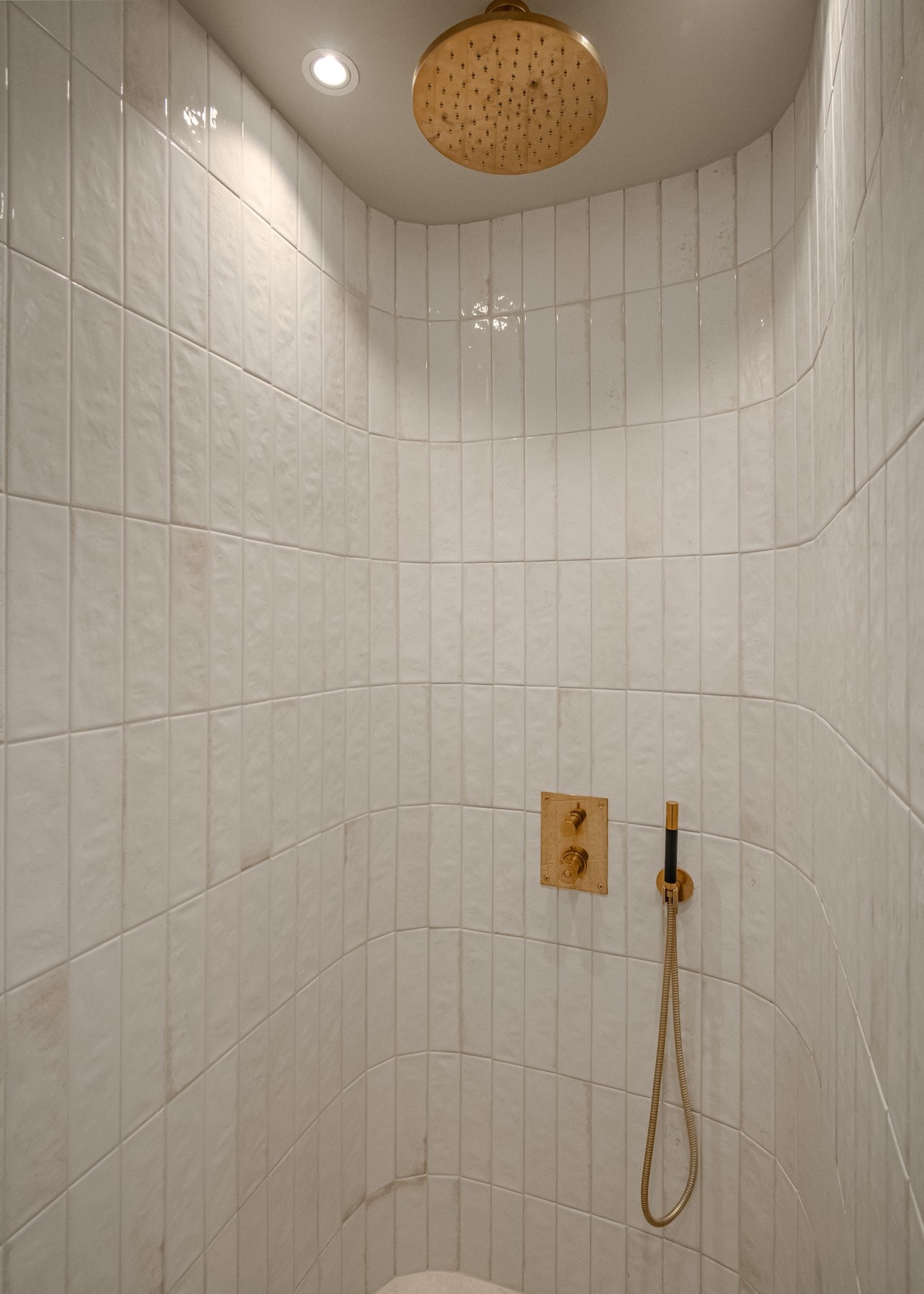 Begge badene er innredet med regndusj Galleribilde