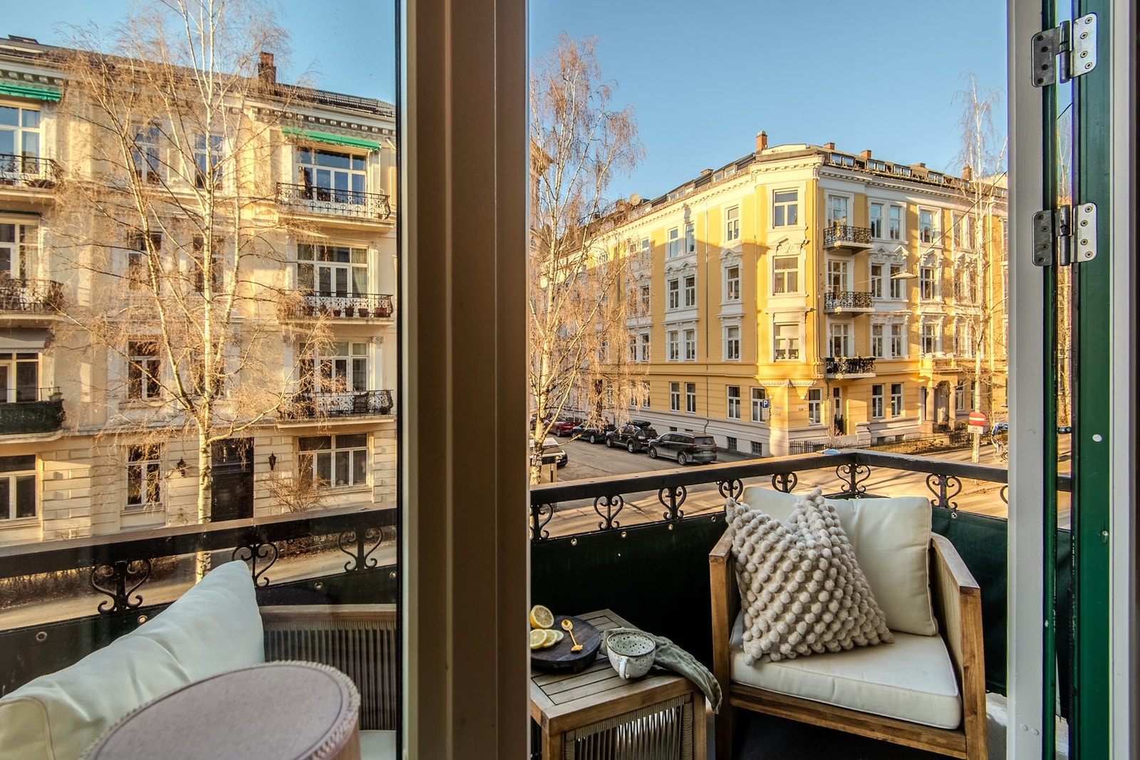 Balkongene vender mot sydvest Galleribilde