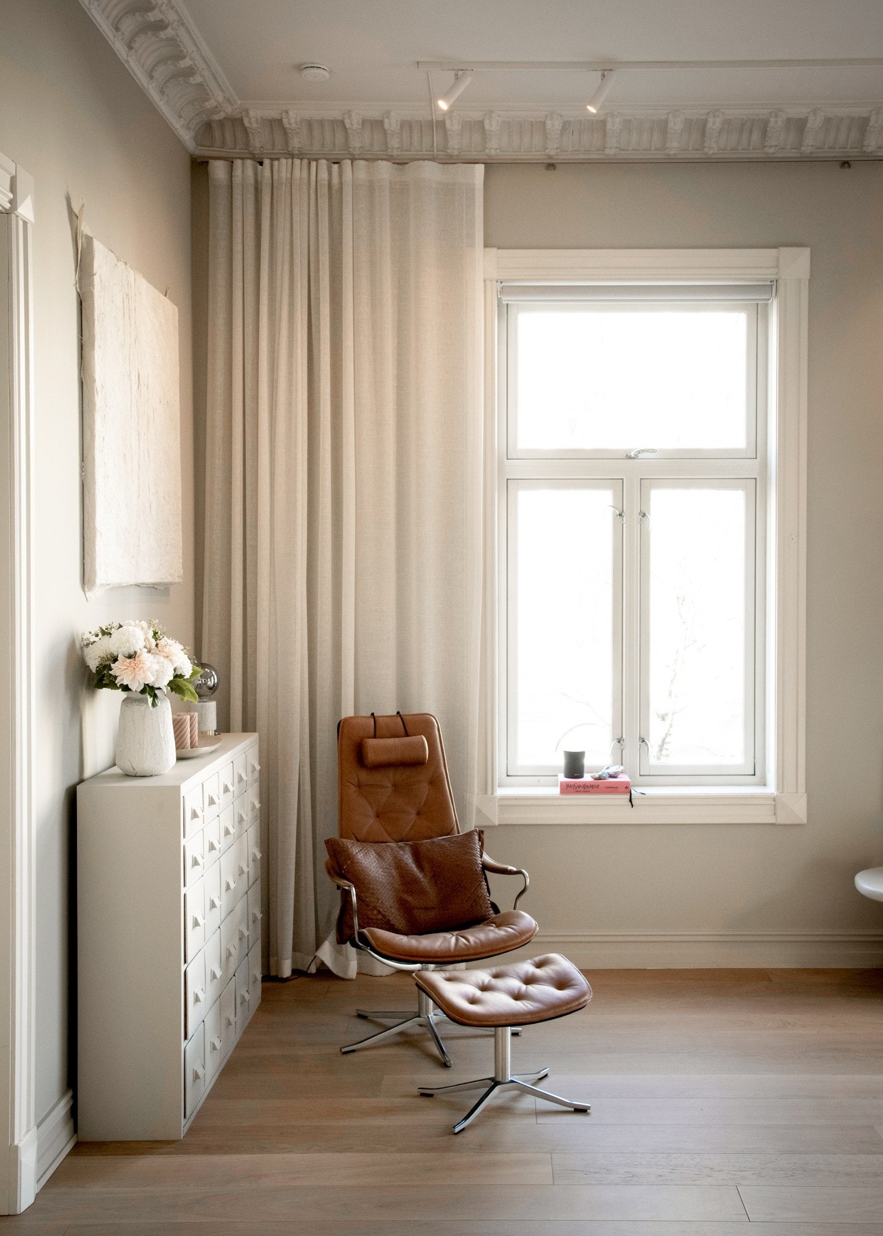 Stuen gir mulighet for flere sittegrupper og innredningsmuligheter Galleribilde