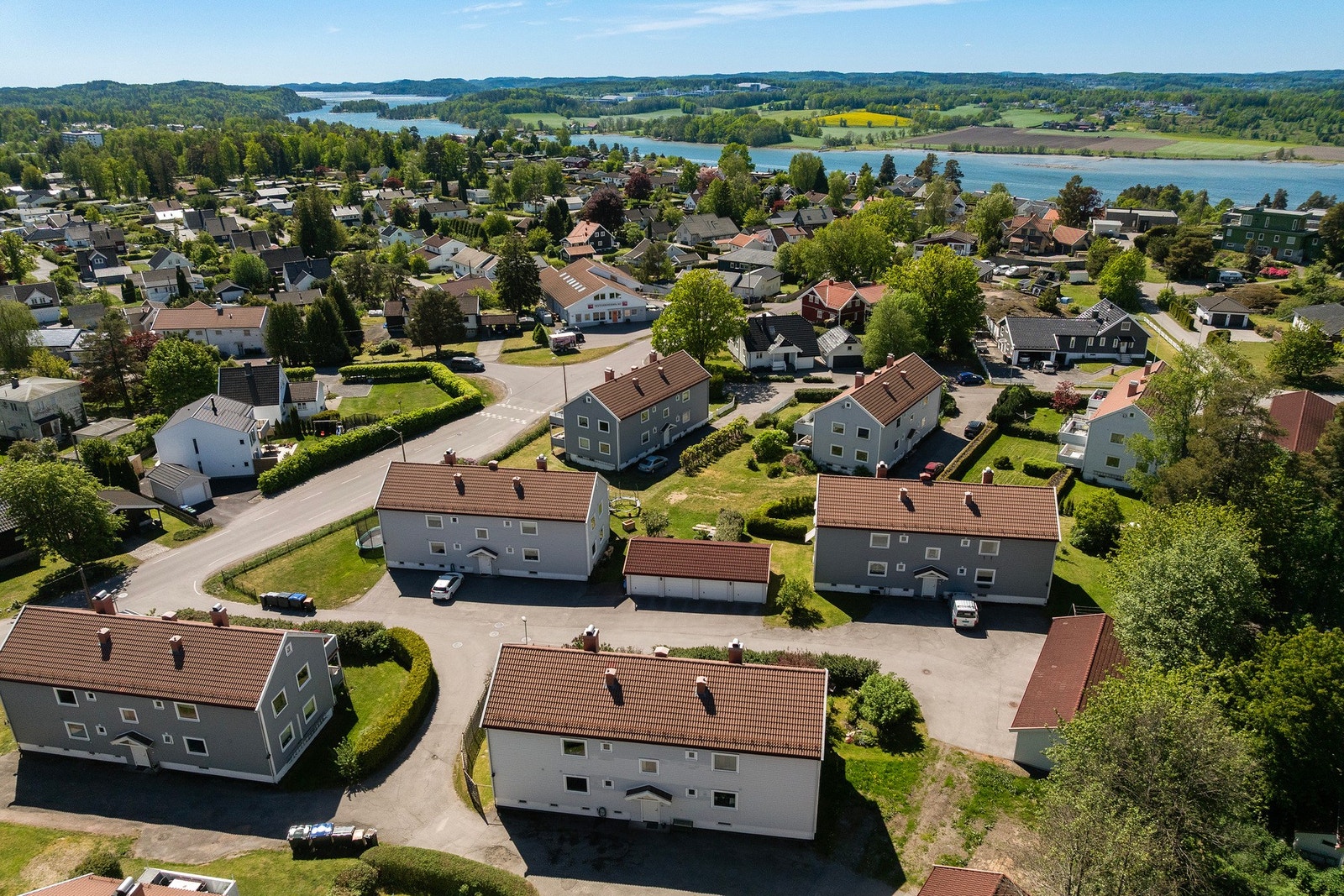 EIE eiendomsmegling v/Robert Hoff ønsker velkommen til denne flotte leiligheten i Øvre Fjellvei 33 B Galleribilde
