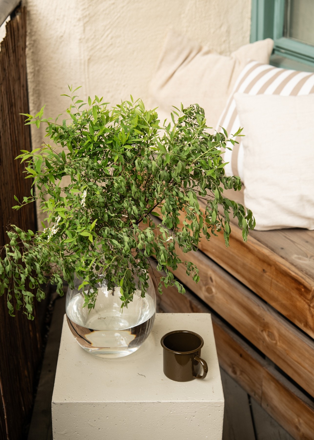 Balkongen har god plass til en hyggelig sittegruppe og egner seg utmerket for både avslapning. Galleribilde