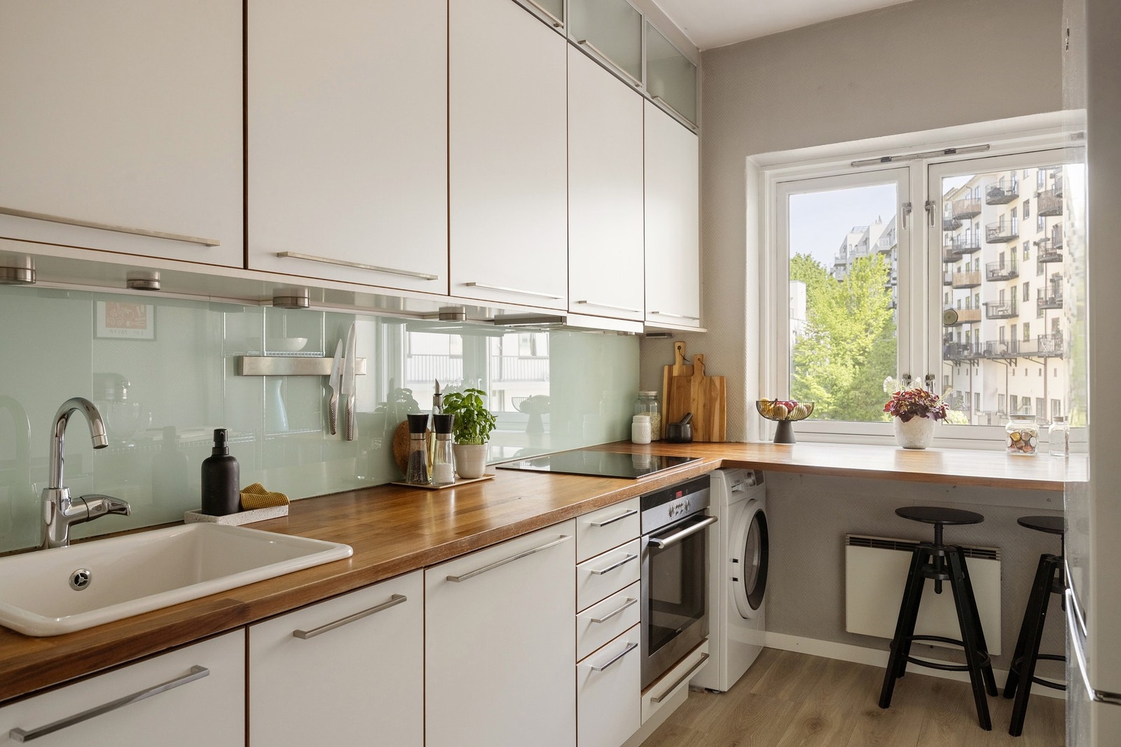 Romslig, separat kjøkken. Galleribilde