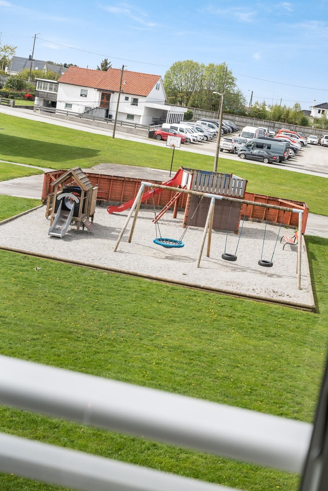 Lekeplass på fellesområdet. Galleribilde