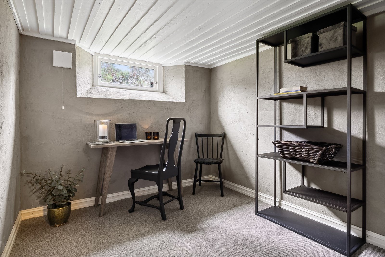 Kontor i kjeller - fremstår på byggetegning som "kjellerrom" Galleribilde