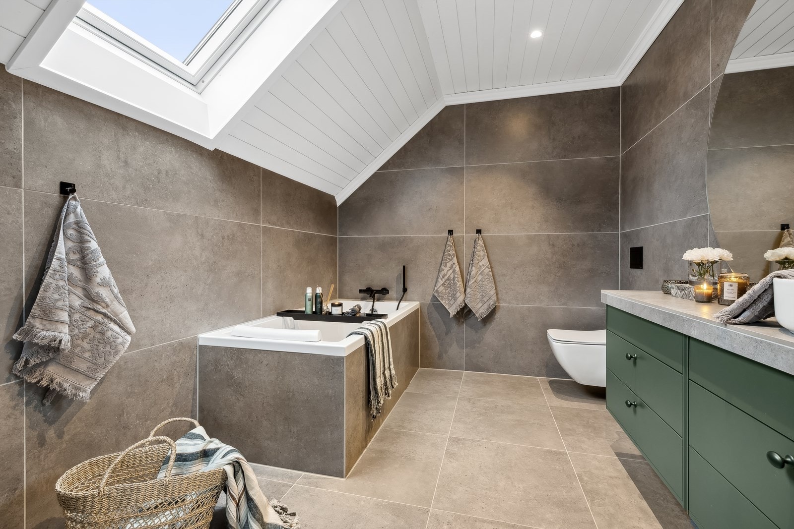 Flislagt baderom med varmekabler i gulvet Galleribilde