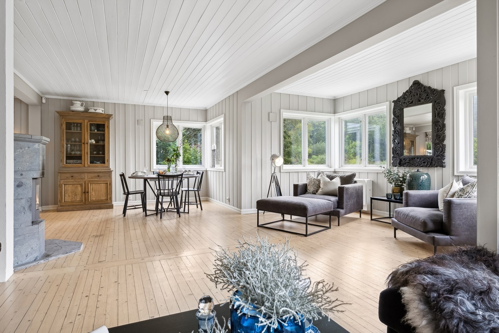 Det er god plass til spisestue, sofagruppe, sittemøbler og øvrig ønsket møblement Galleribilde