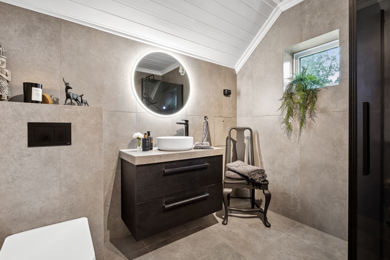 Flislagt baderom med varmekabler i gulvet Galleribilde