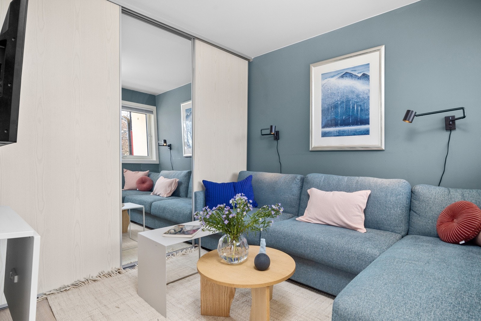 - Deler av soverommet brukes i dag som tv-stue - Galleribilde