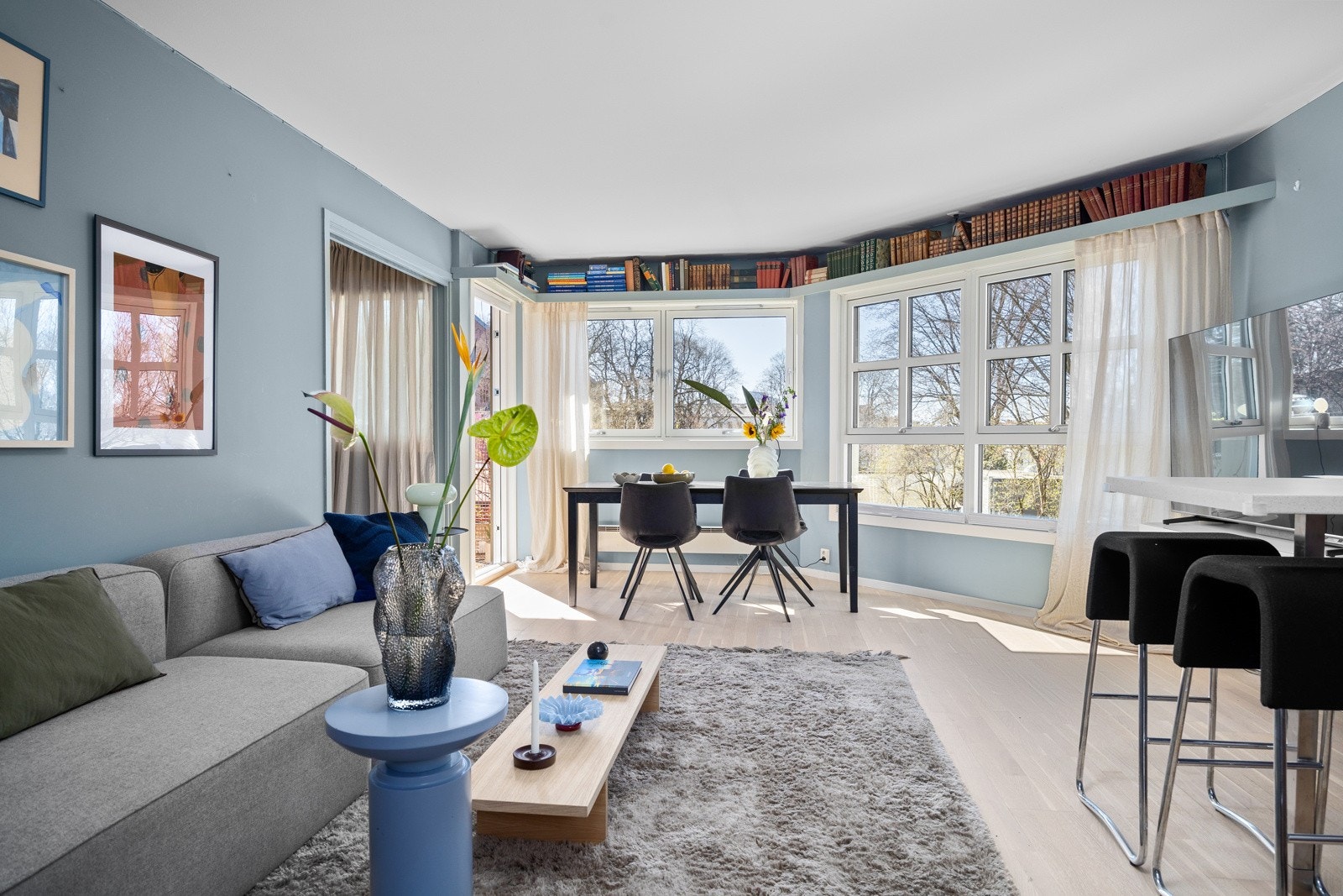 - Hjørnestue med store vindusflater uten innsyn - Galleribilde