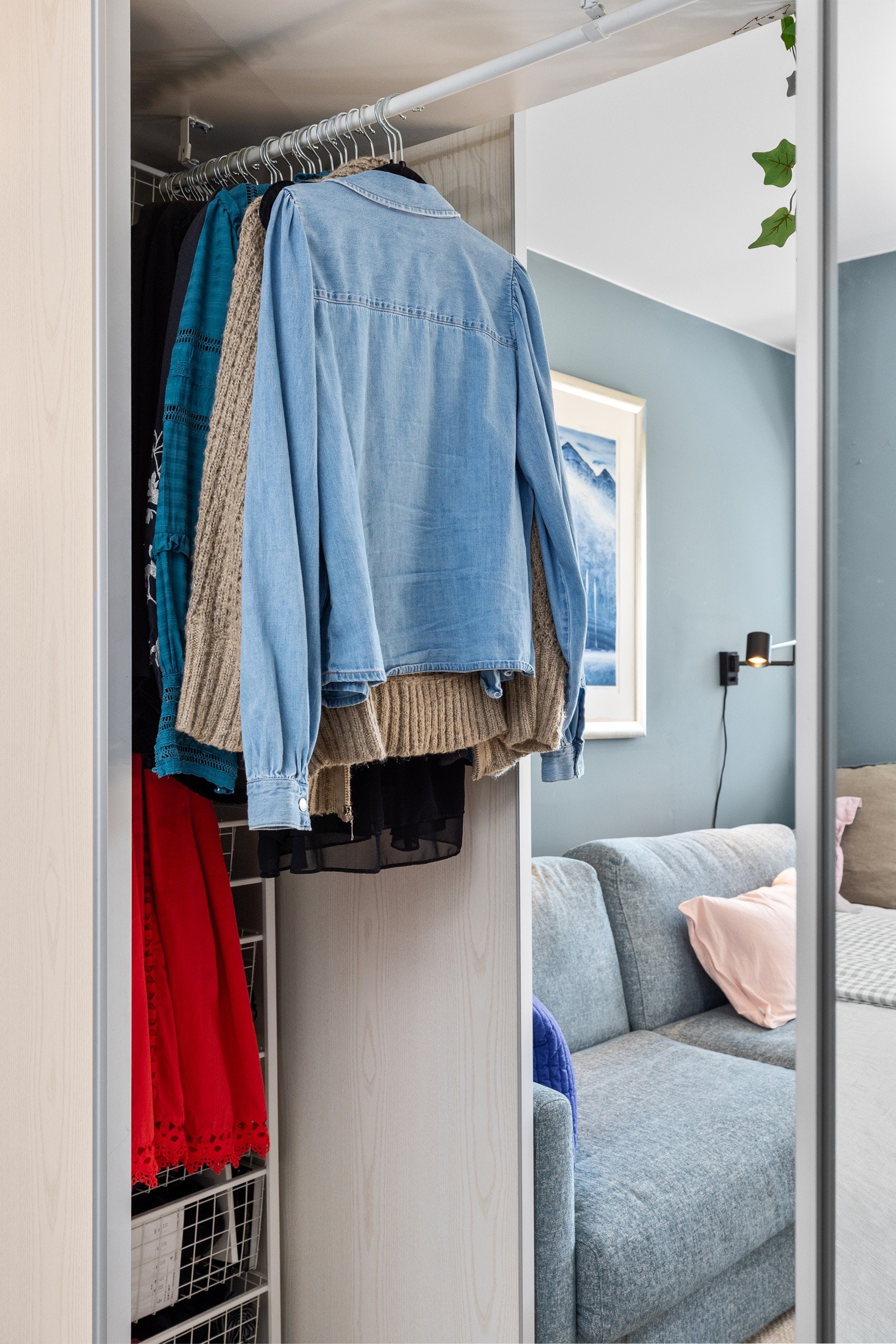 - Skyvedørsgarderobe med adkomst fra begge sider - Galleribilde