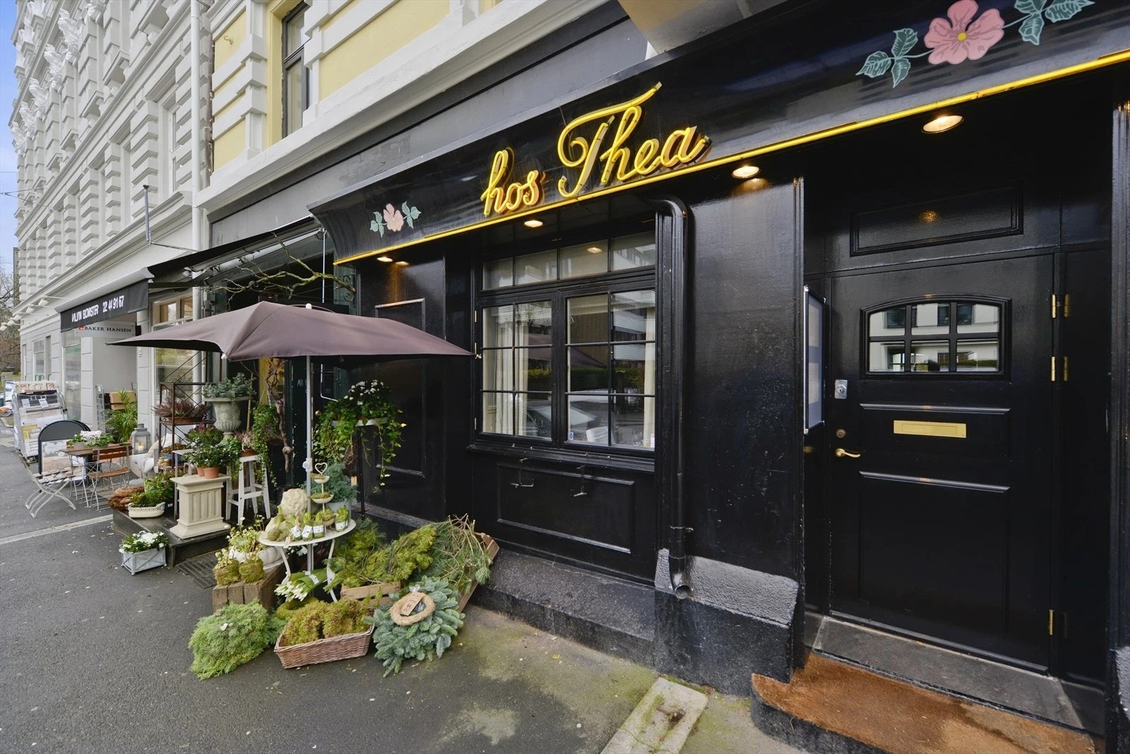 Hos Thea. Galleribilde