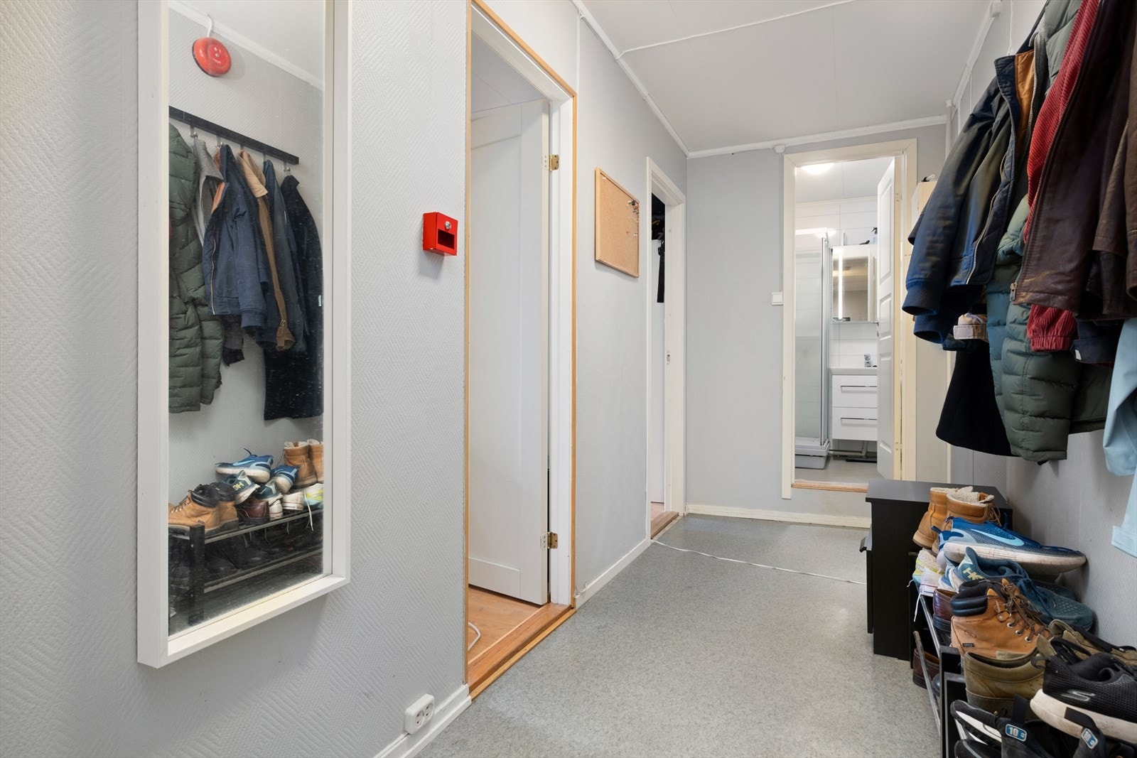 Romslig entre på 7,9m². Galleribilde