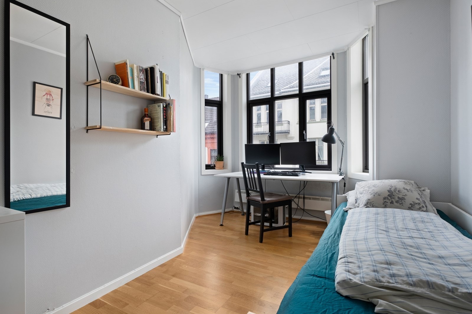 Det første soverommet er av god størrelse på 13m² og ligger med flott tilknytning til stue. Galleribilde