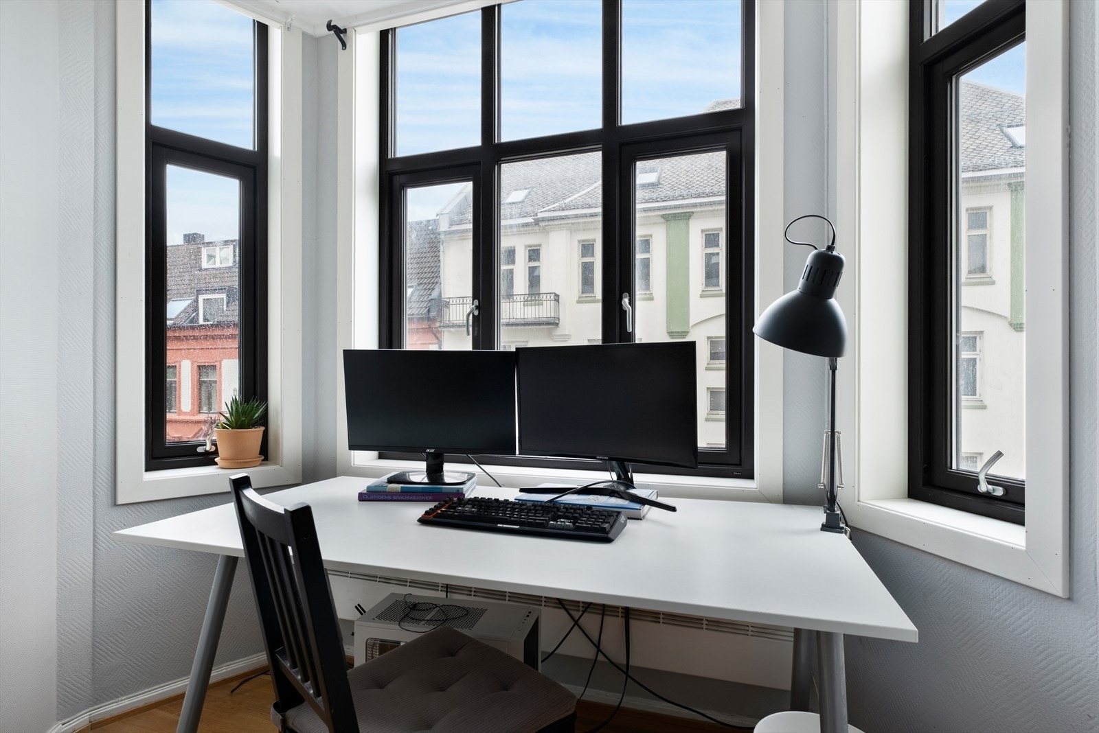 Vinduene i leiligheten er byttet i 2021 og har fått TG1 av takstmann. Galleribilde