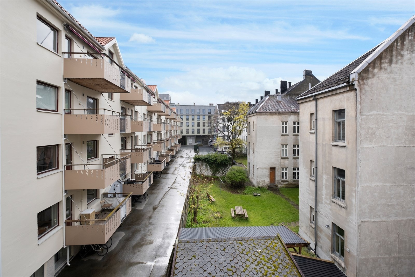 Utsikt fra den flotte felles balkongen med utgang fra det ene soverommet. Galleribilde