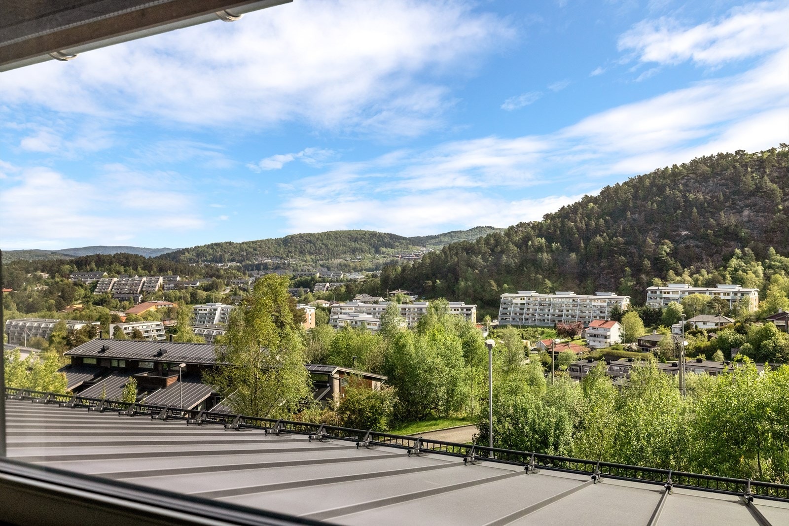 Utsikt fra loftetasje Galleribilde