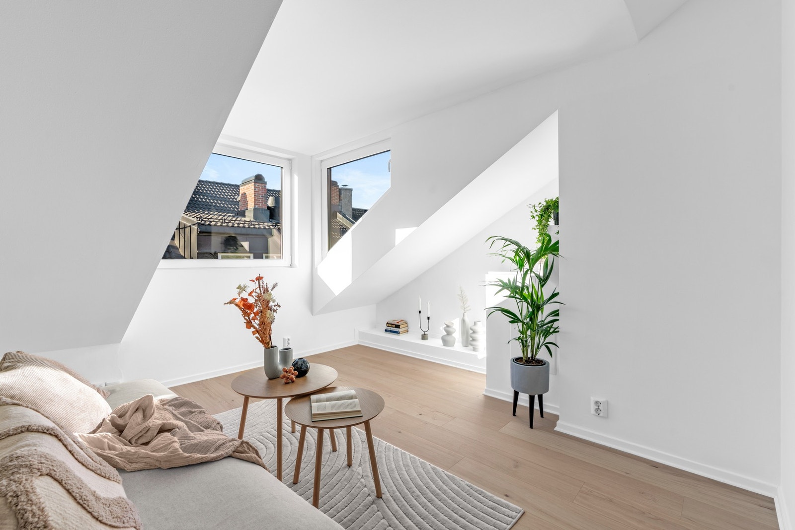 Plassbygd nisje for TV e.l. Galleribilde