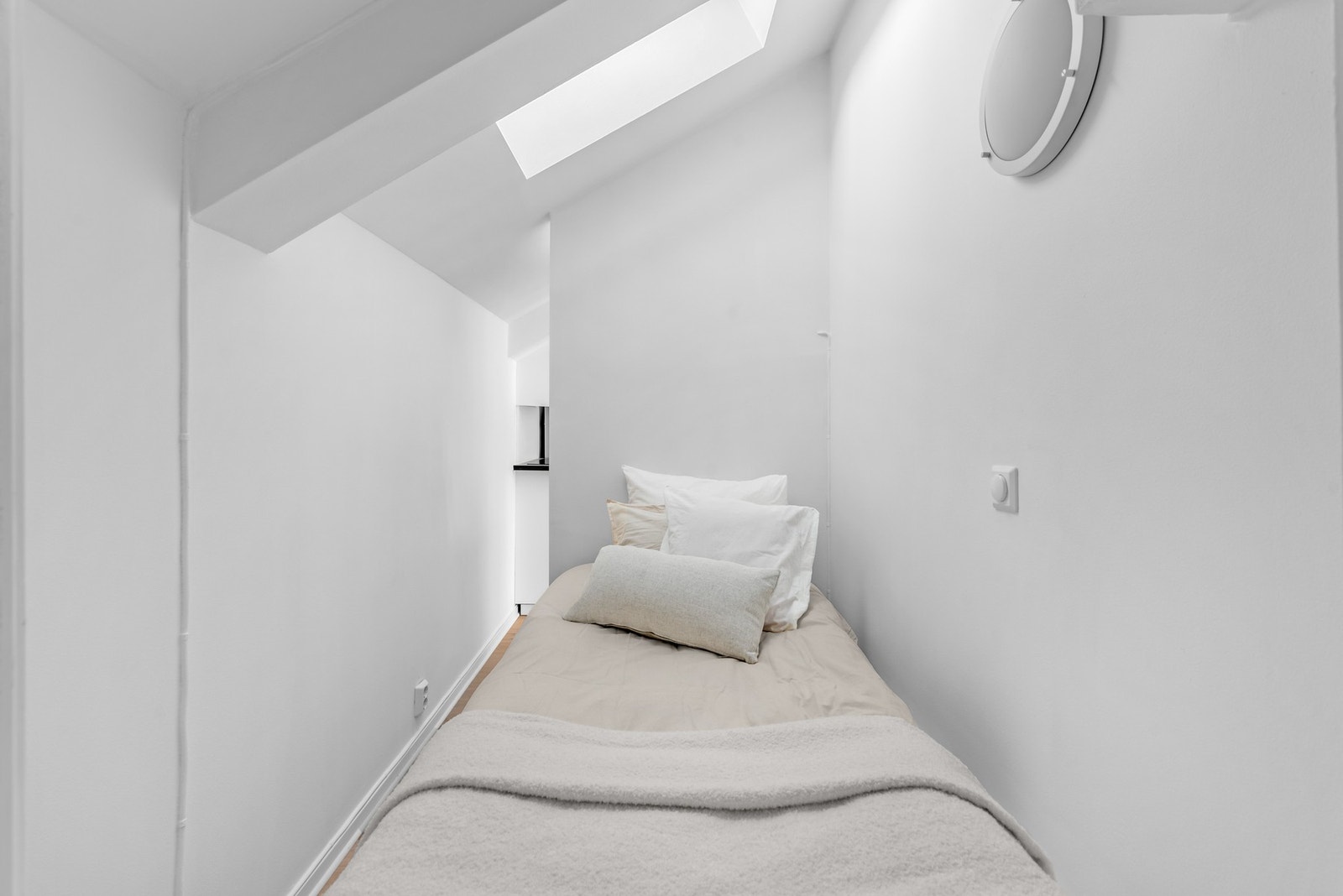 Takvindu for lufting i alkoven. Galleribilde