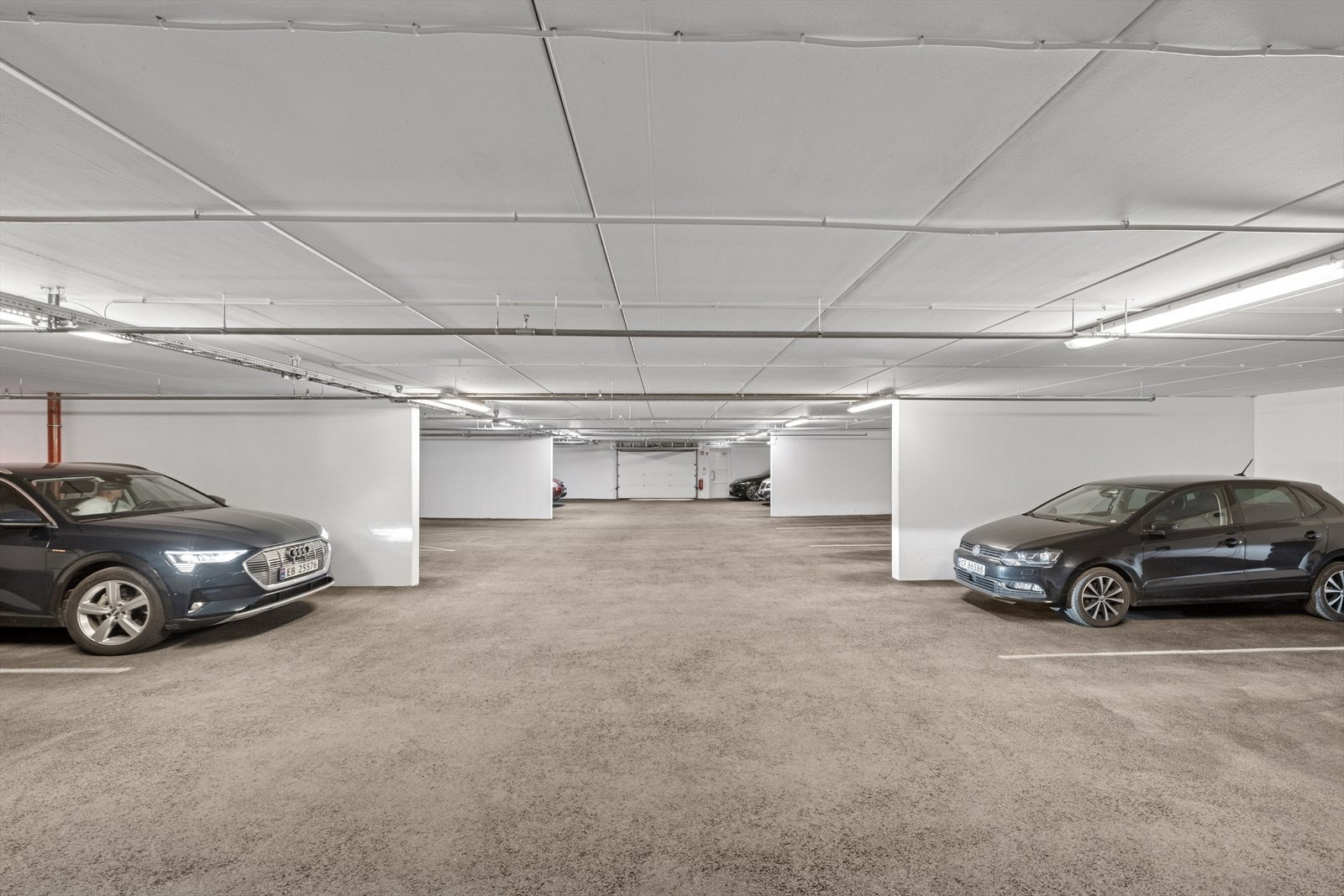 Garasjeplass for 1 bil. Galleribilde