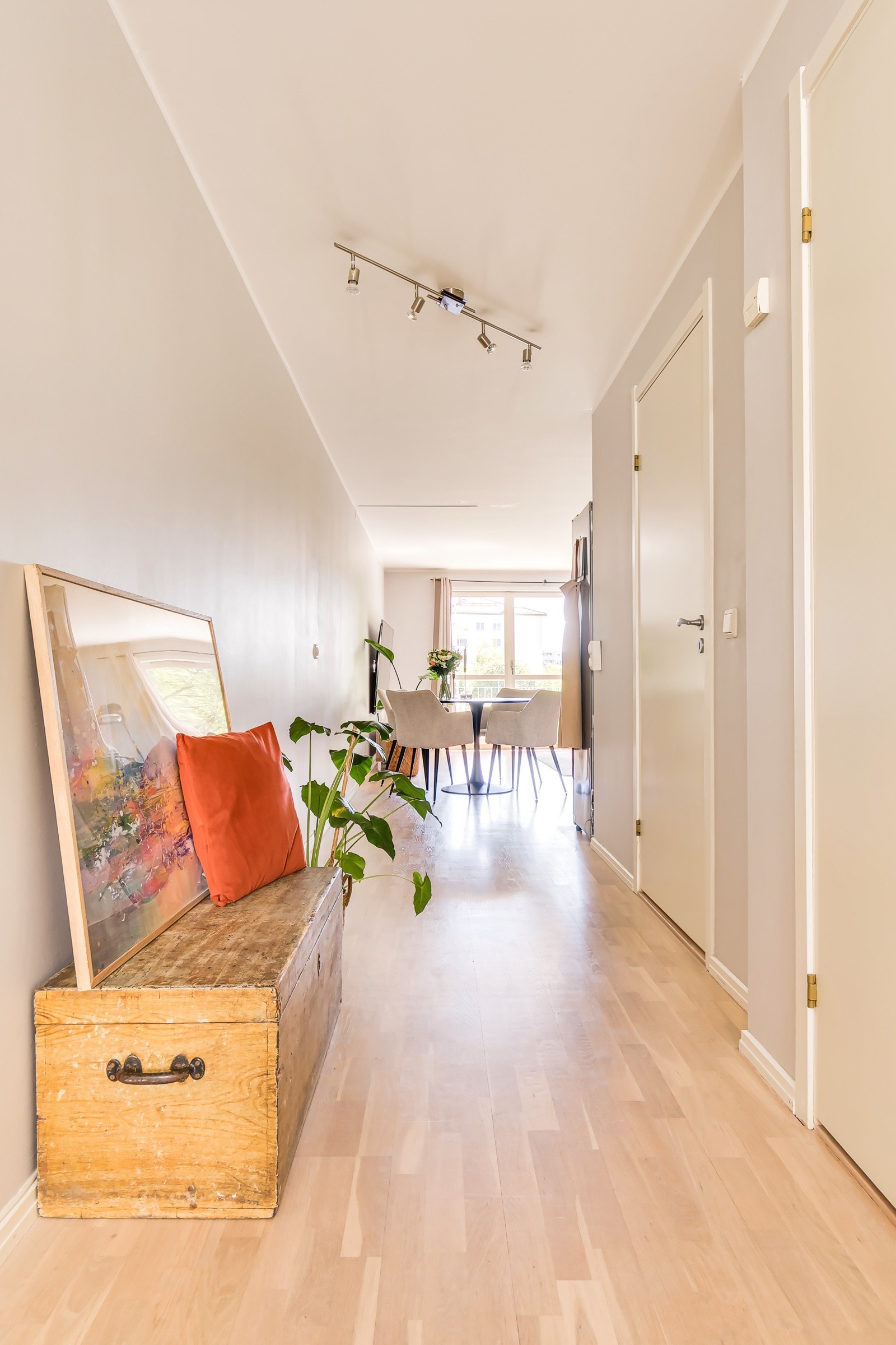 Du tar deg opp til leiligheten via felles trapperom med heisadkomst. Galleribilde