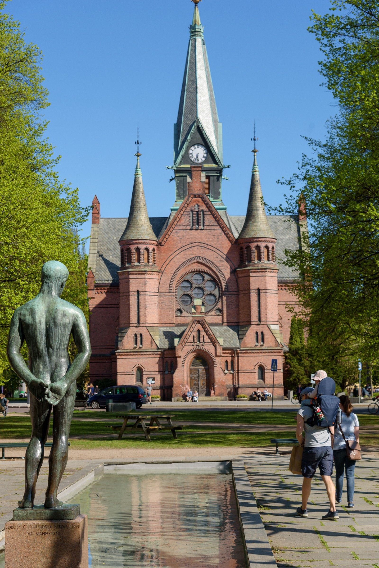 I nærheten renner Akerselva, med sitt pulserende miljø av barer, spisesteder, improteater og badstue - hvor du til og med kan ta et forfriskende vinterbad i elva! I tillegg er det flere parker i nærheten. Galleribilde