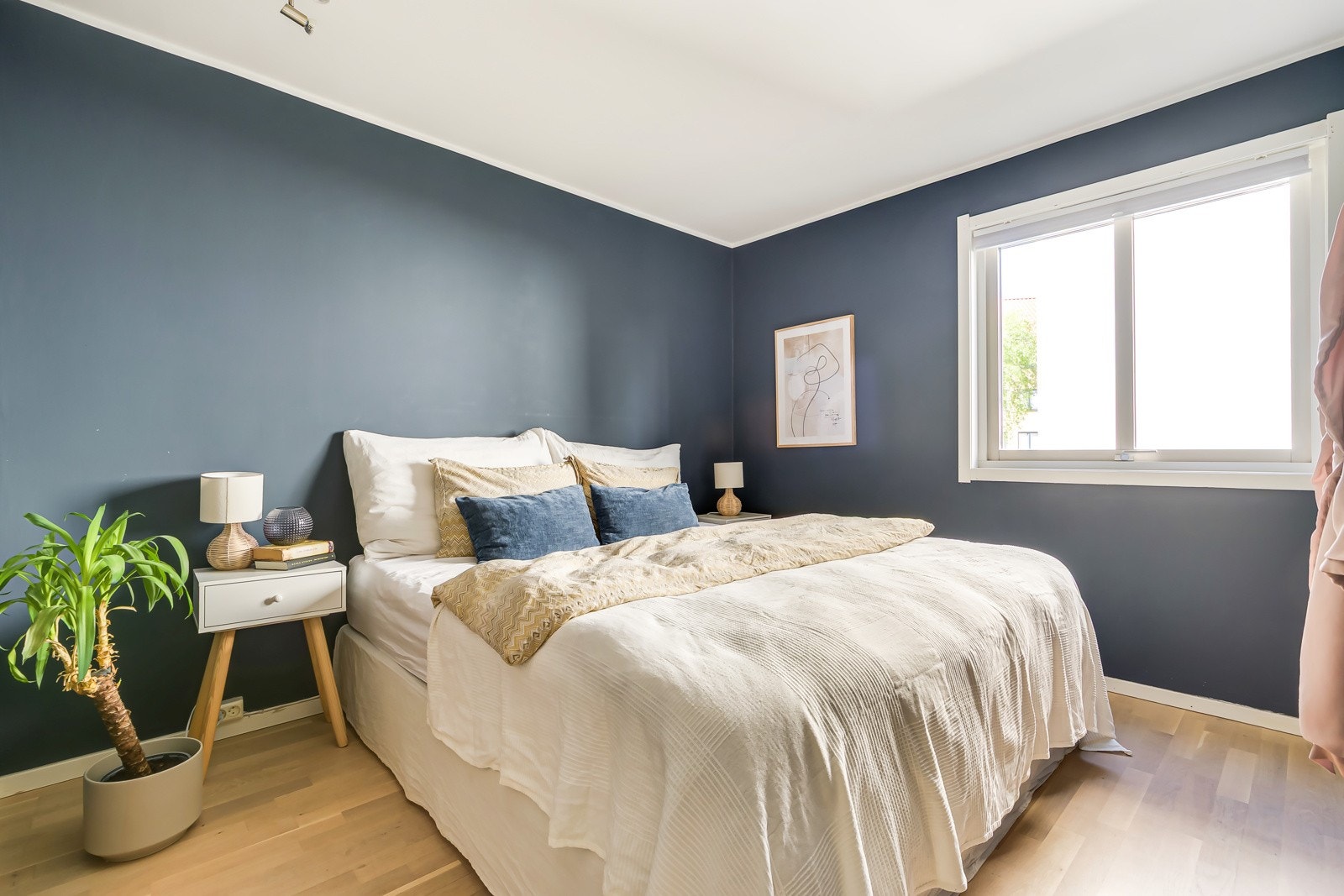 Leiligheten har et innbydende soverom av god størrelse. Galleribilde