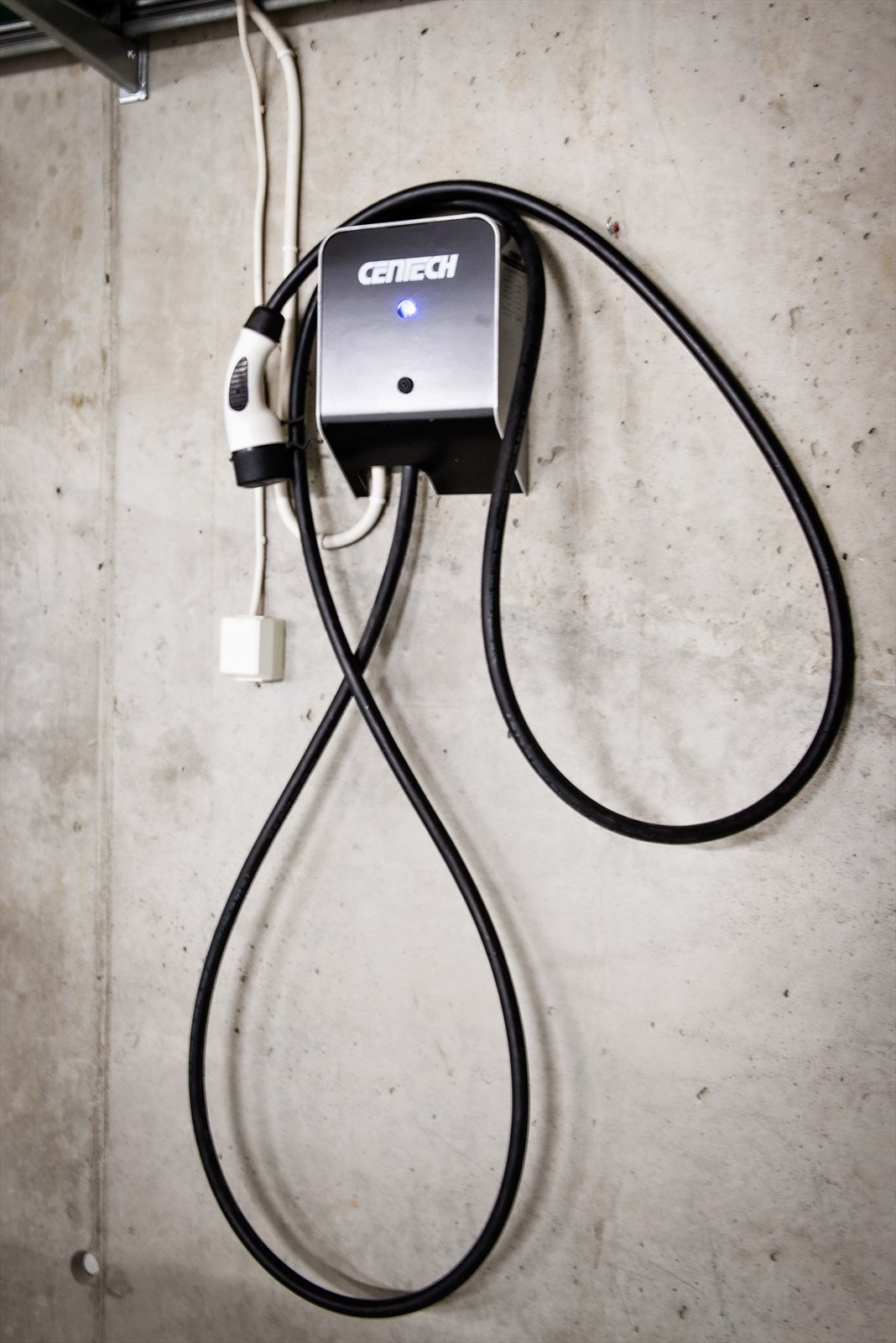 Det er montert ladeboks for elbillader med egen måler Galleribilde