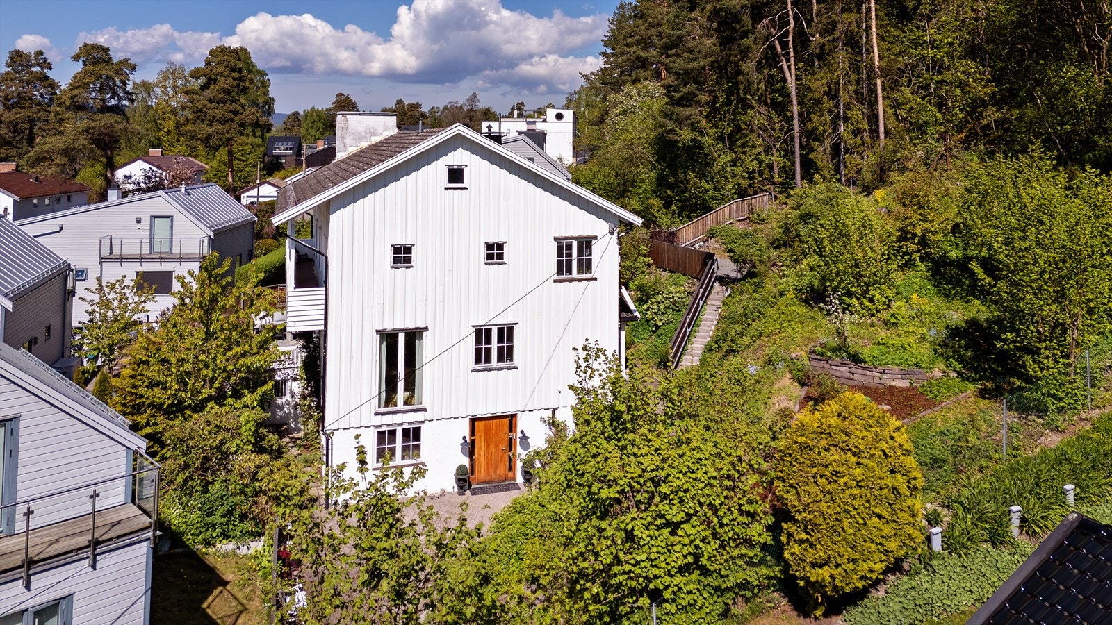 Zdrone10.jpgStor enebolig i attraktivt og barnevennlig villaområde på Ullern Galleribilde