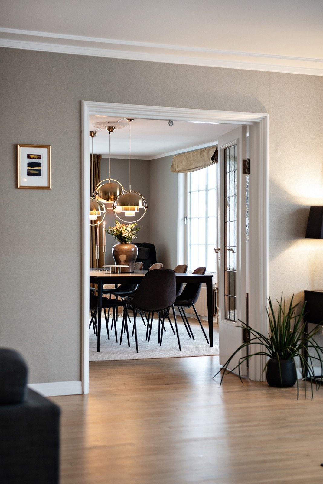 Tofløyet dør inn til spisestue Galleribilde