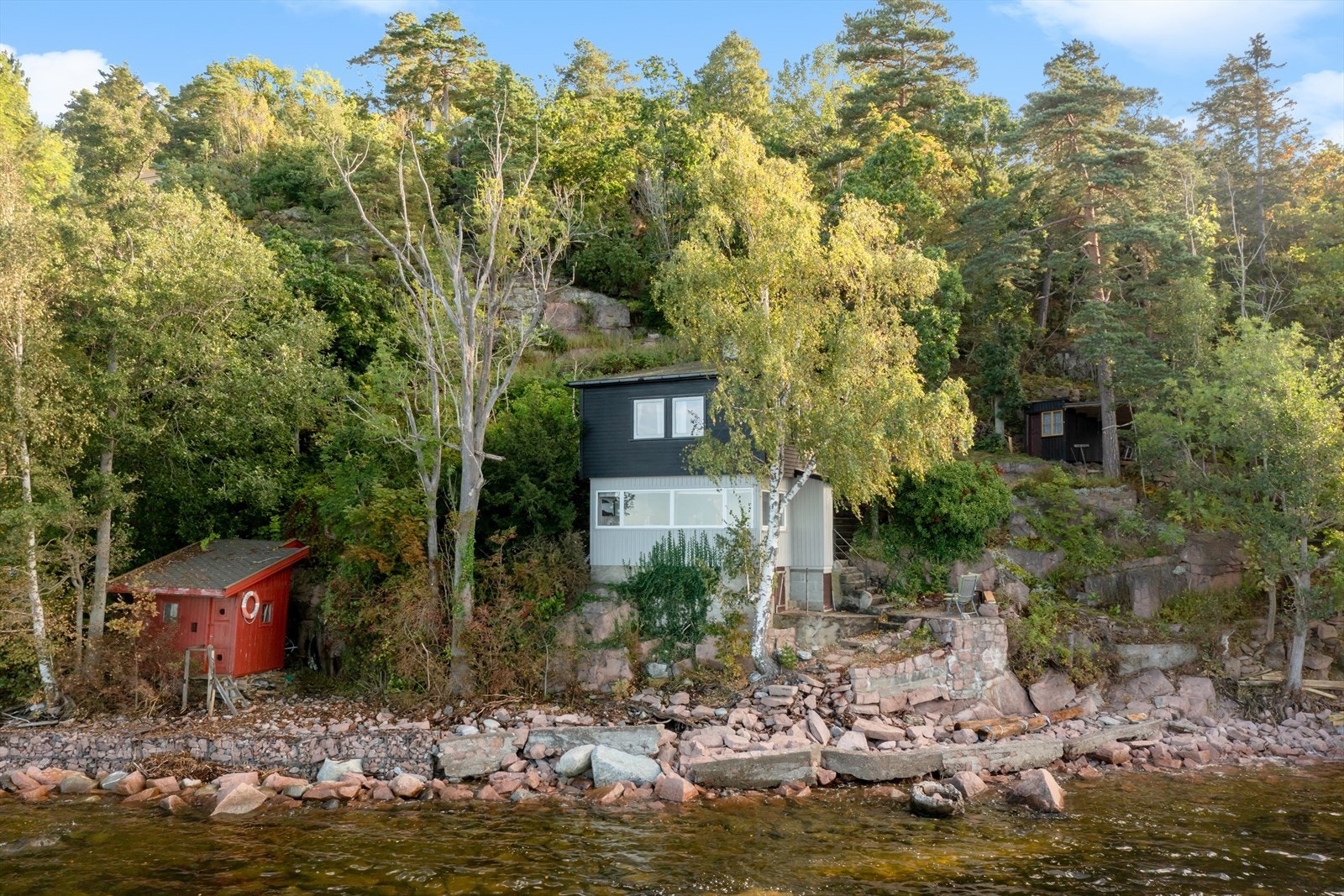Praktfull beliggenhet ved vannkanten! Galleribilde