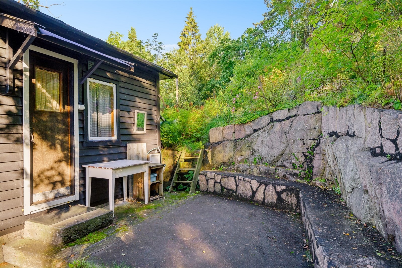 Utvendig adkomstparti til 2. etasje. Galleribilde