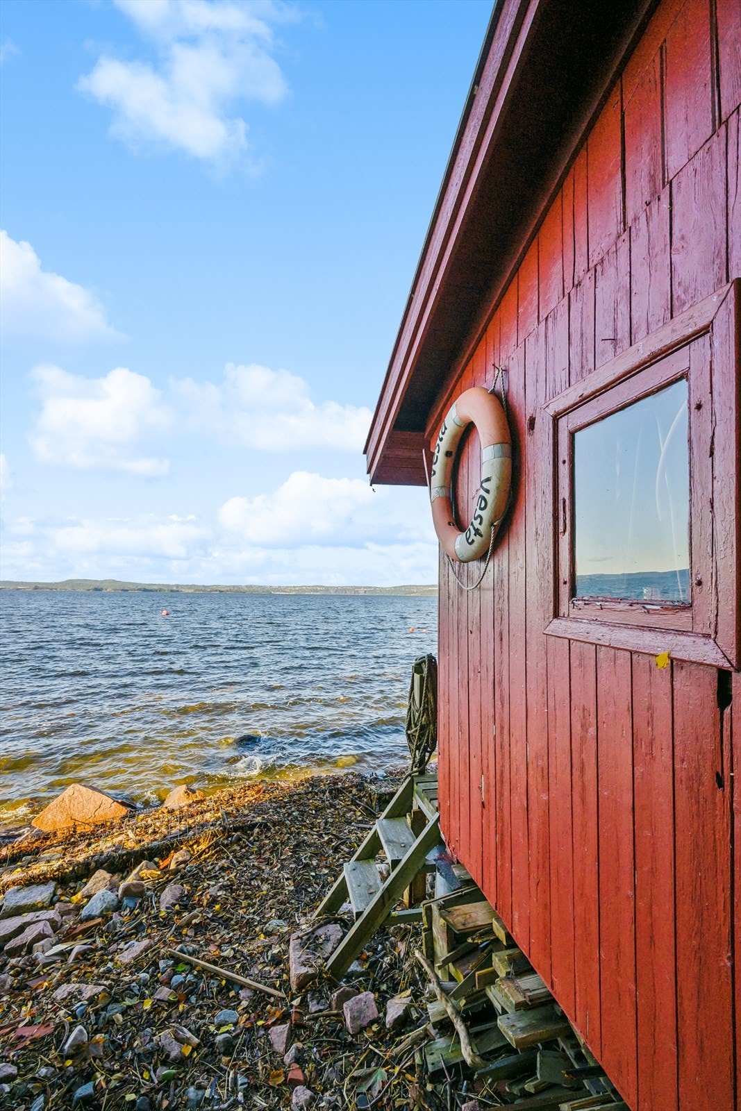Sjøboden er målt til ca. 6 m². Galleribilde