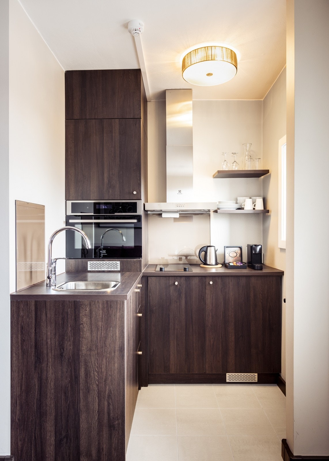 Leilighetene har kjøkken med hvitevarer som komfyr, oppvaskmaskin, kjøleskap og platetopp. Galleribilde