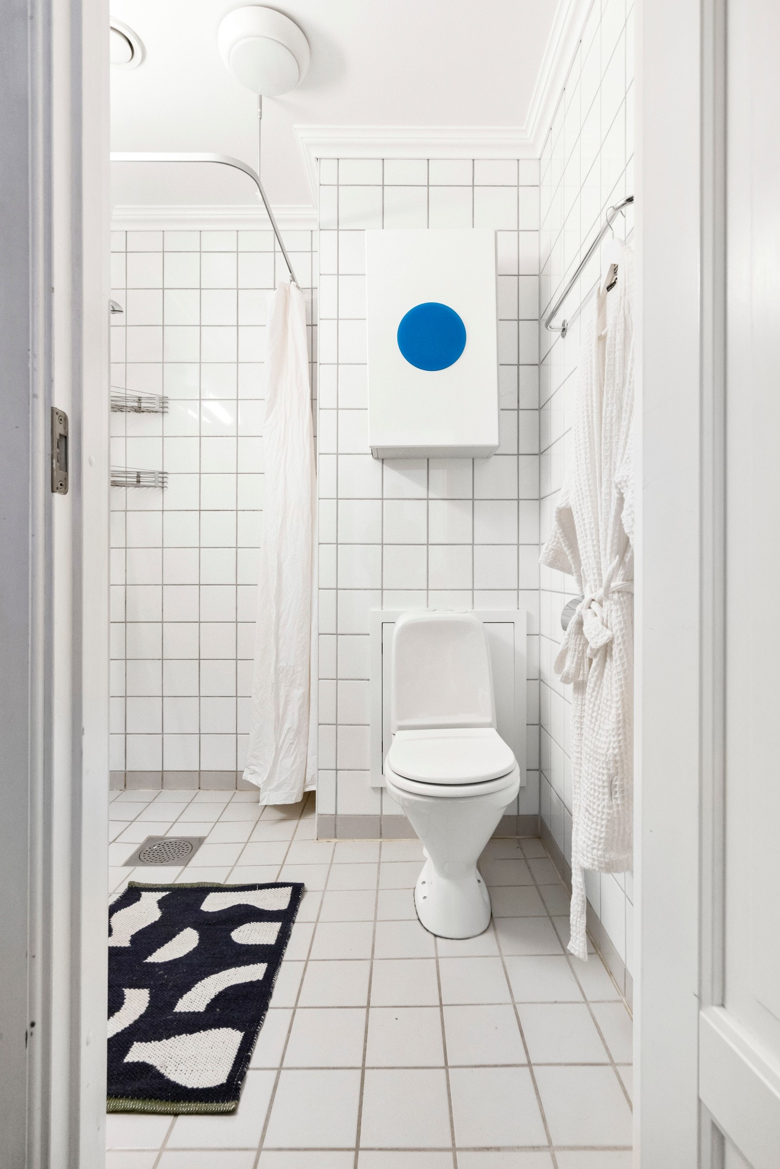 Flislagt baderom med behagelig gulvvarme. Galleribilde