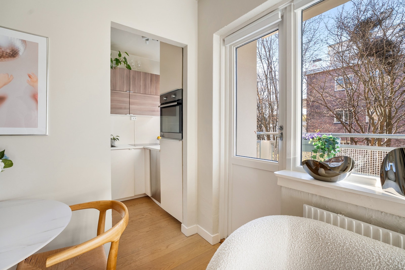 Utgang til balkong fra stue. Galleribilde