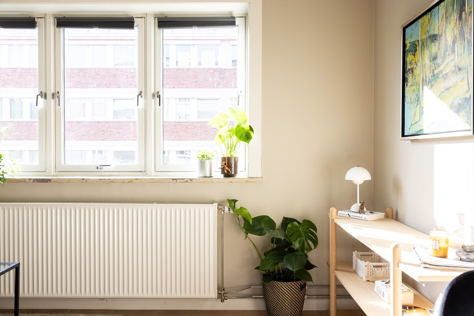 - Store vindusflater som gir rikelig med luft og lys - Galleribilde