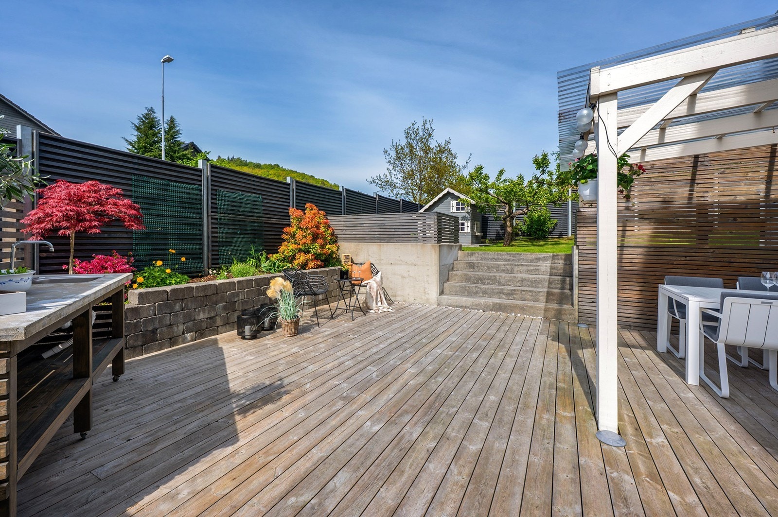 Velholdt, velstelt og fint uteområde. Galleribilde