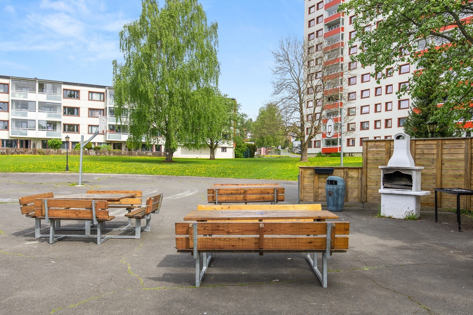 Borettslaget byr på hyggelige sammenkomster ute på både sommeren og vinteren Galleribilde