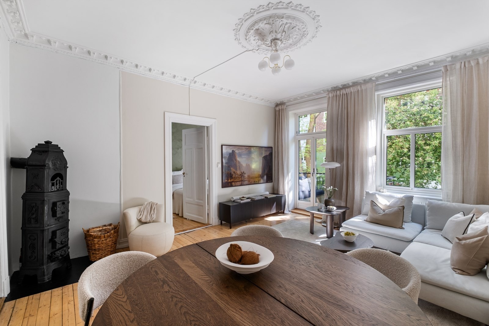 Gjennomgående og delikat er noen ord som beskriver denne lekre leiligheten beliggende i byggets i 2.etg. Galleribilde