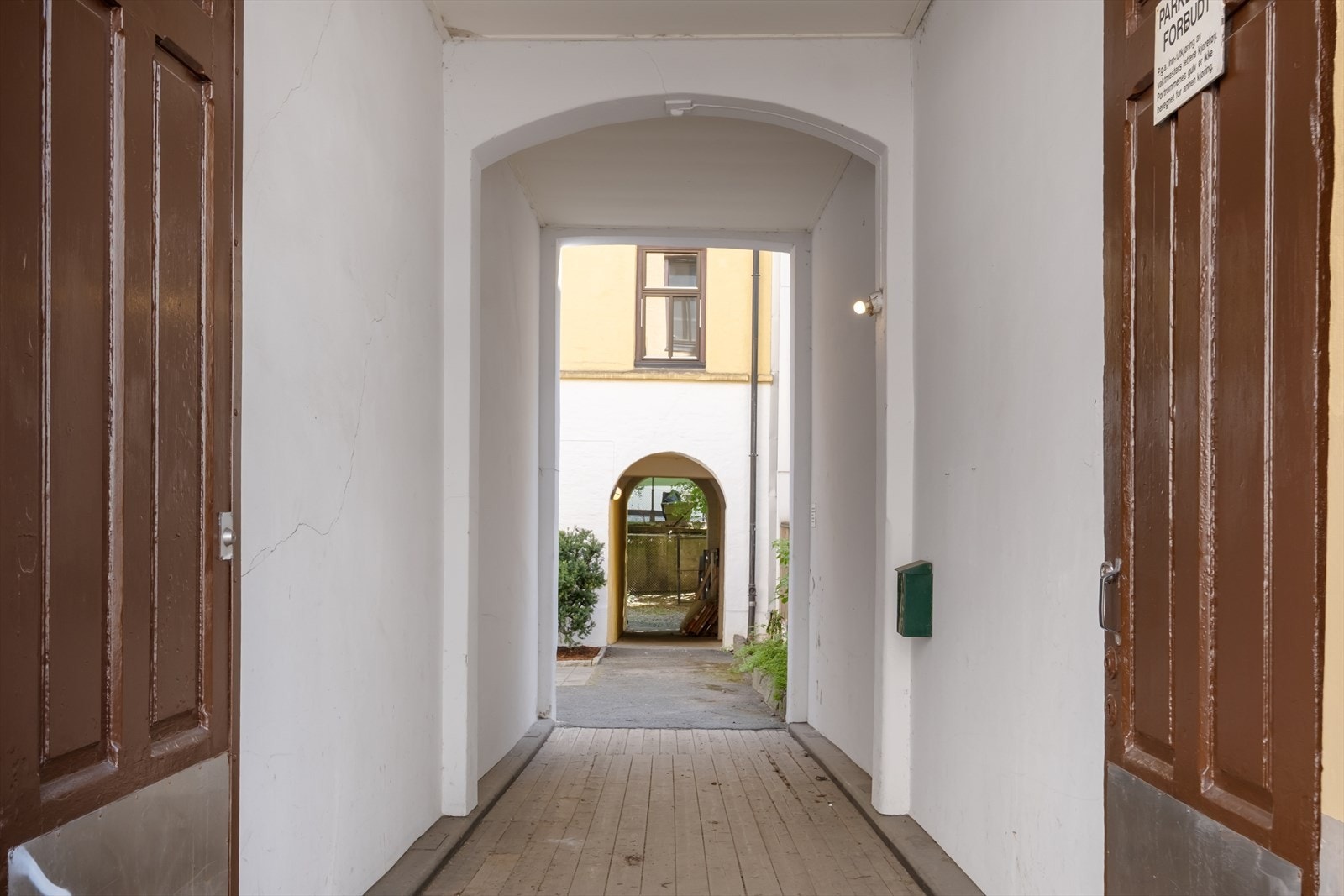 Inngangsparti. Galleribilde