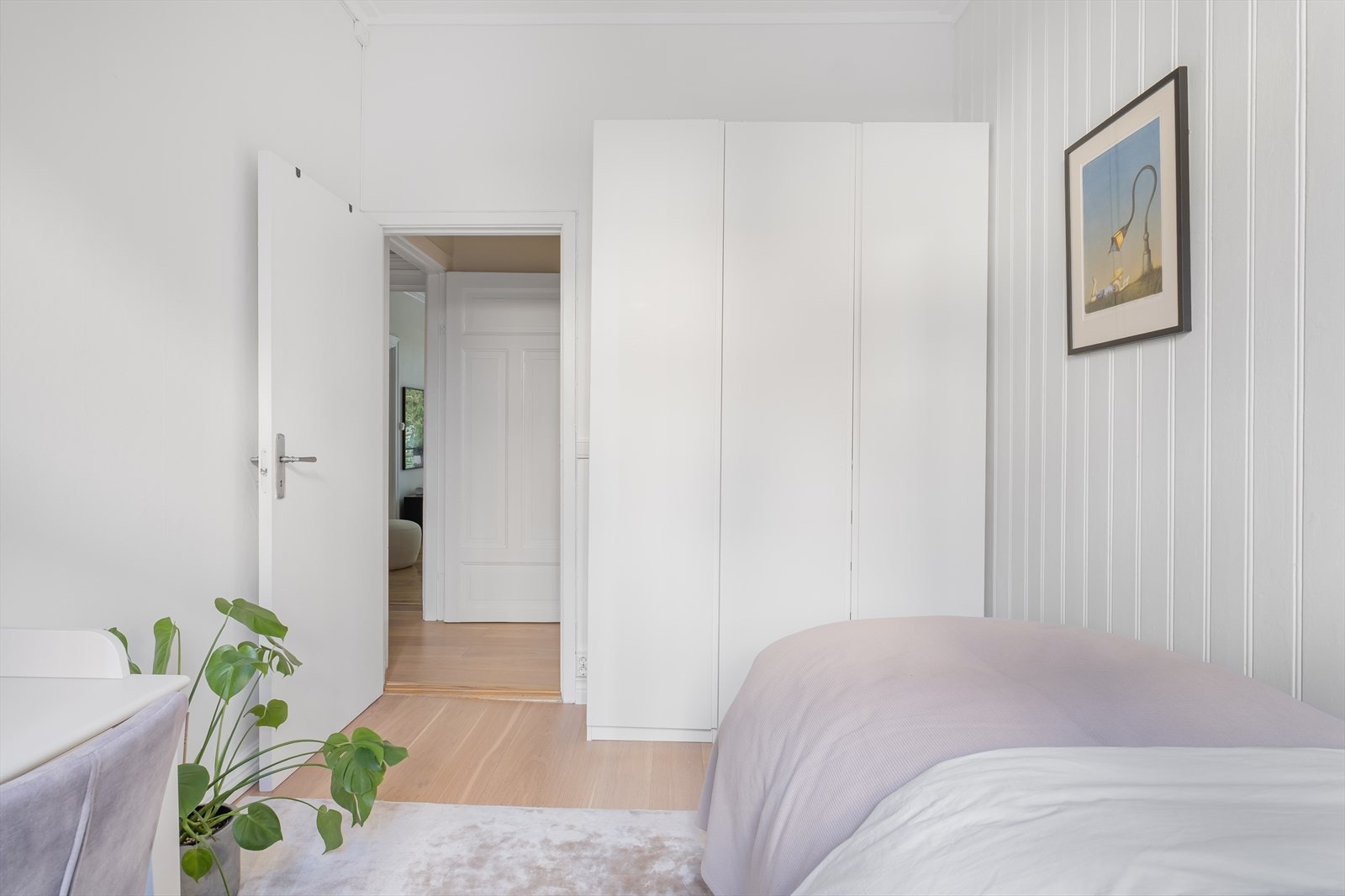 Godt med oppbevaringsplass i garderobeløsning. Galleribilde