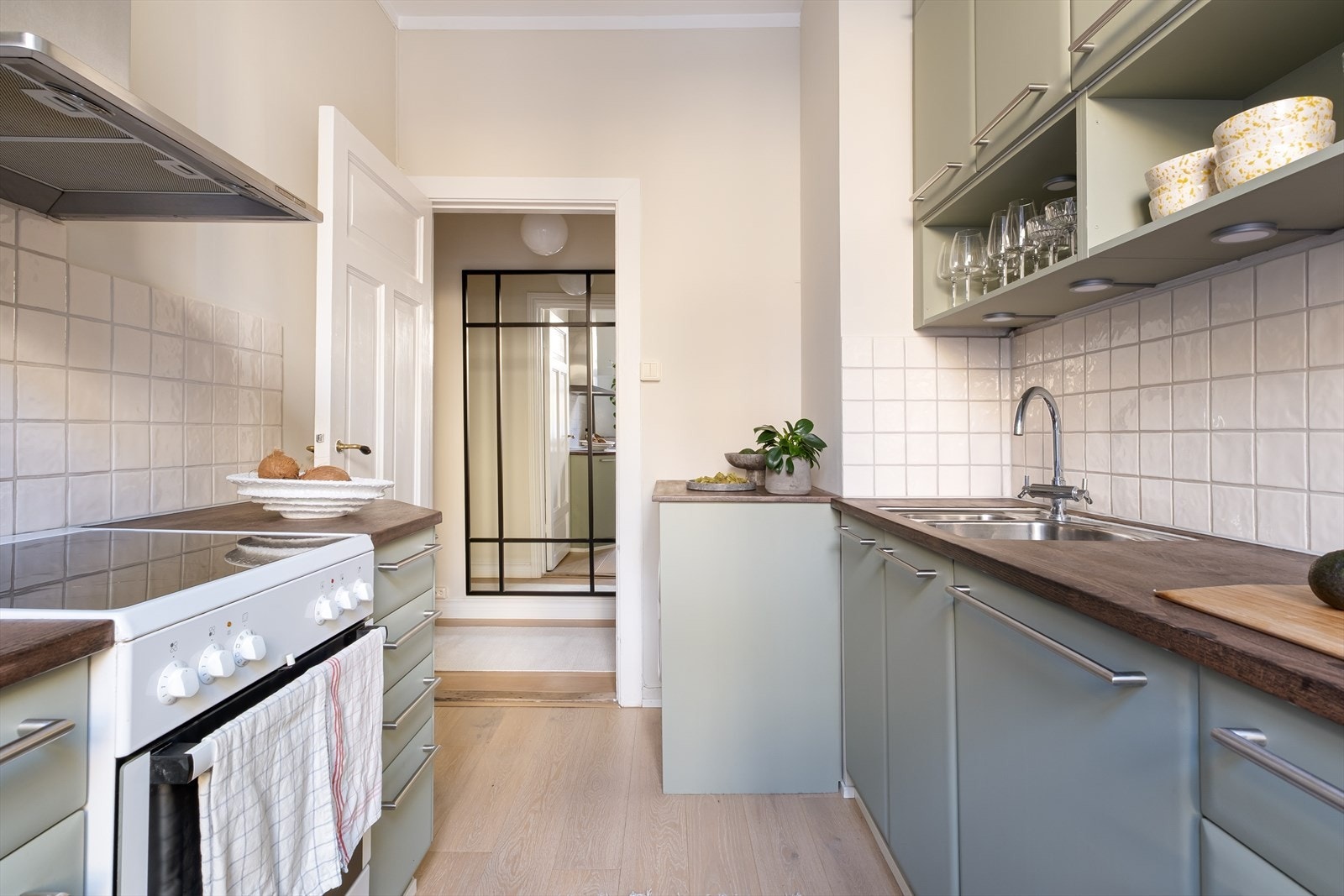 På kjøkkenet finner du blant annet opplegg for vaskemaskin. Galleribilde