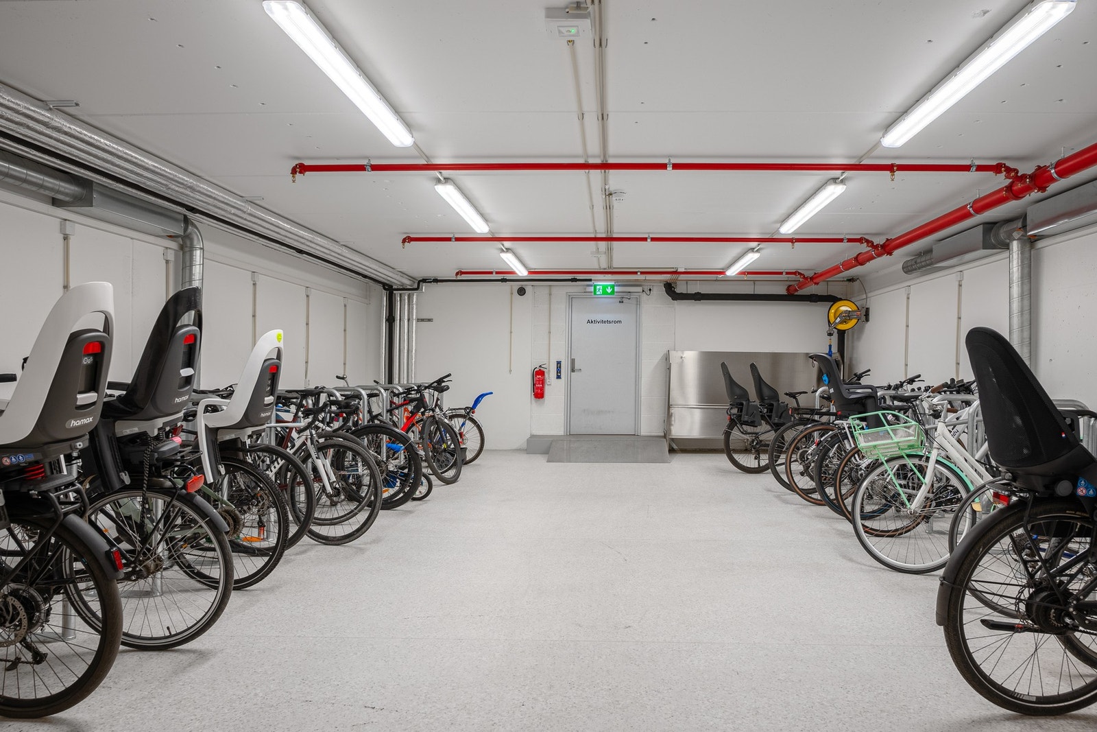Felles sykkelparkering Galleribilde