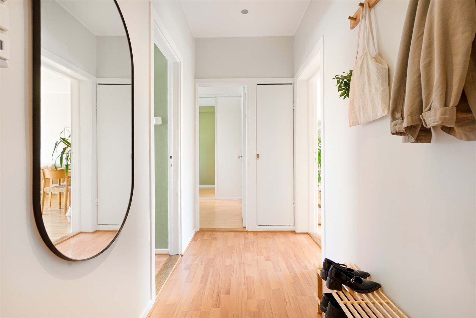 Romslig entré som gir et umiddelbart godt førsteinntrykk. Galleribilde