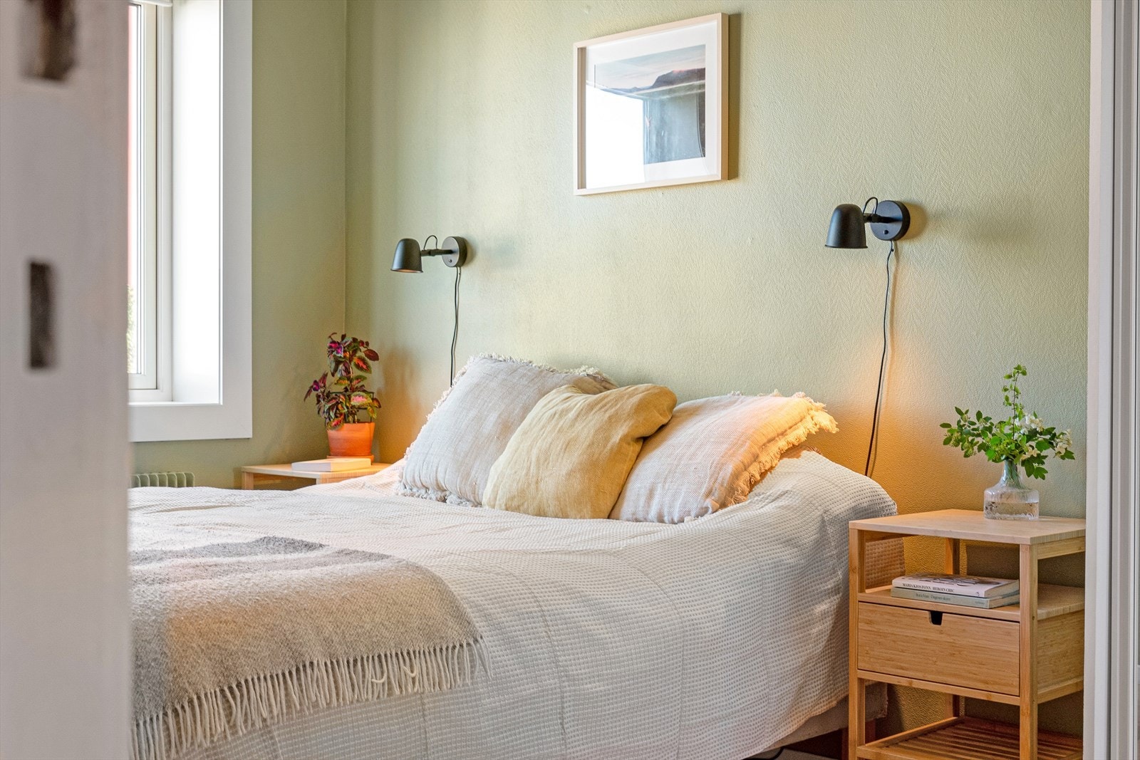 Plass til dobbeltseng og nattbord på hver side. Galleribilde