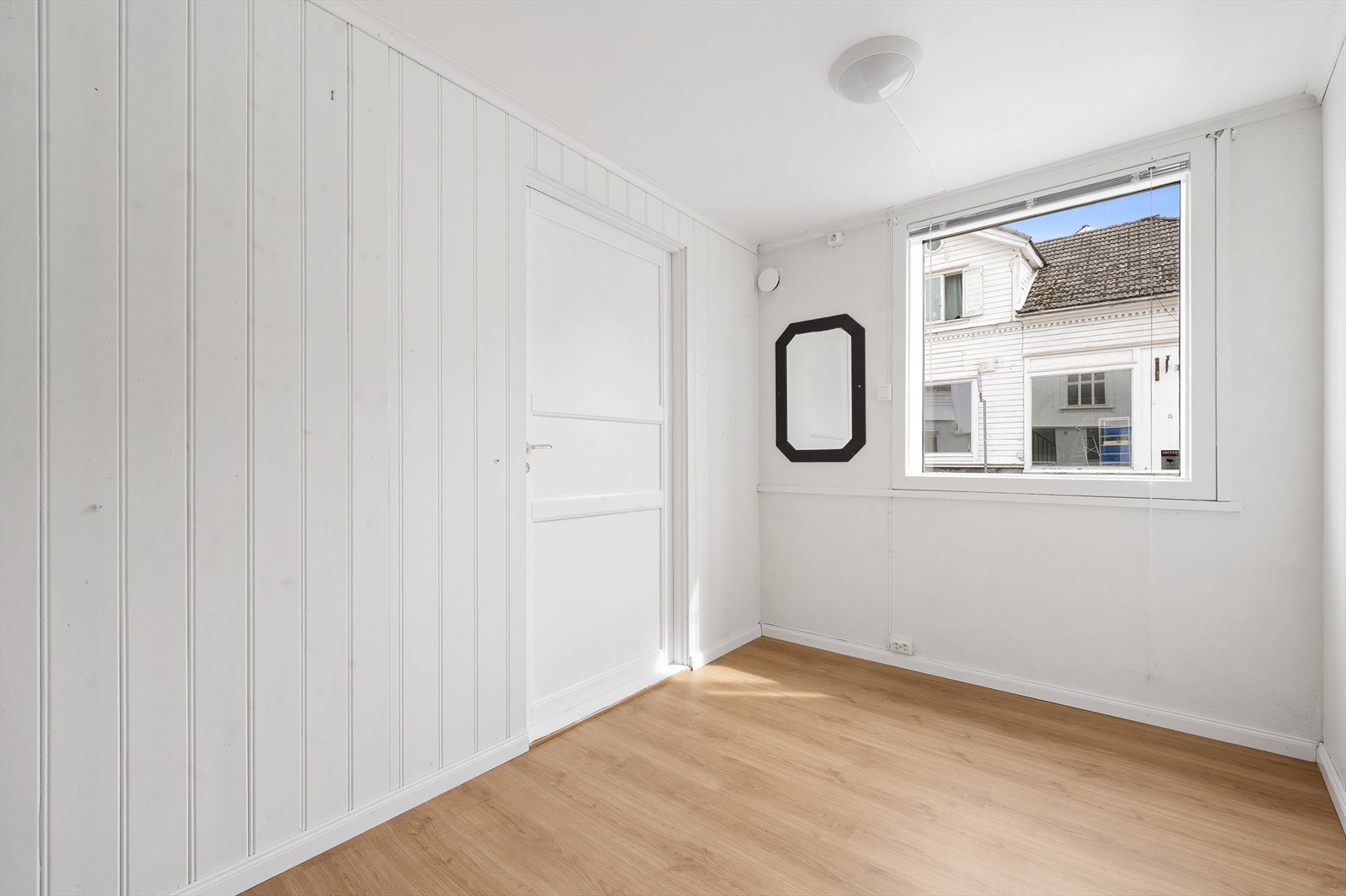 Gang/lagerrom i underetasje Galleribilde