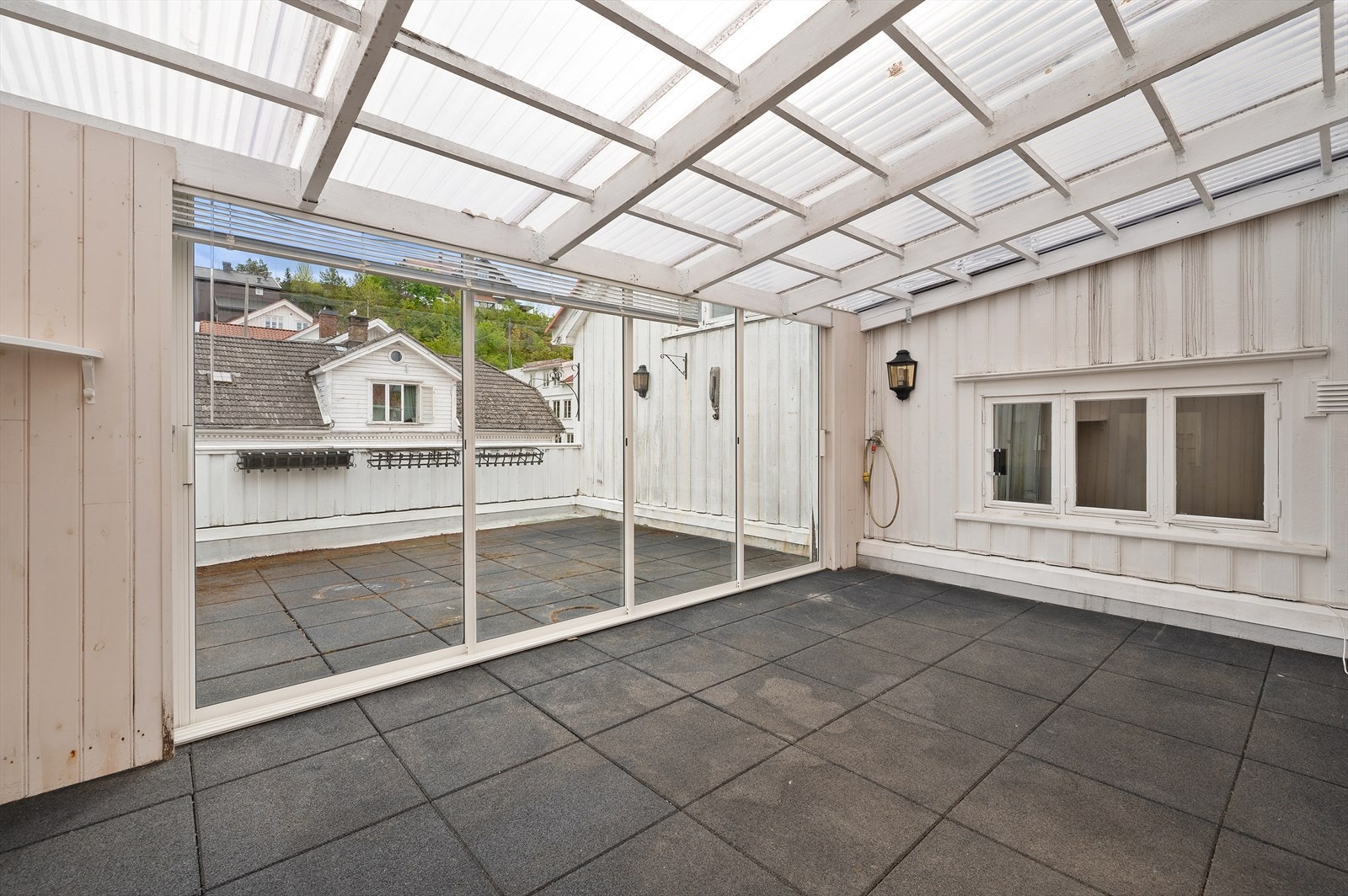 Del av terrasse er innebygd Galleribilde