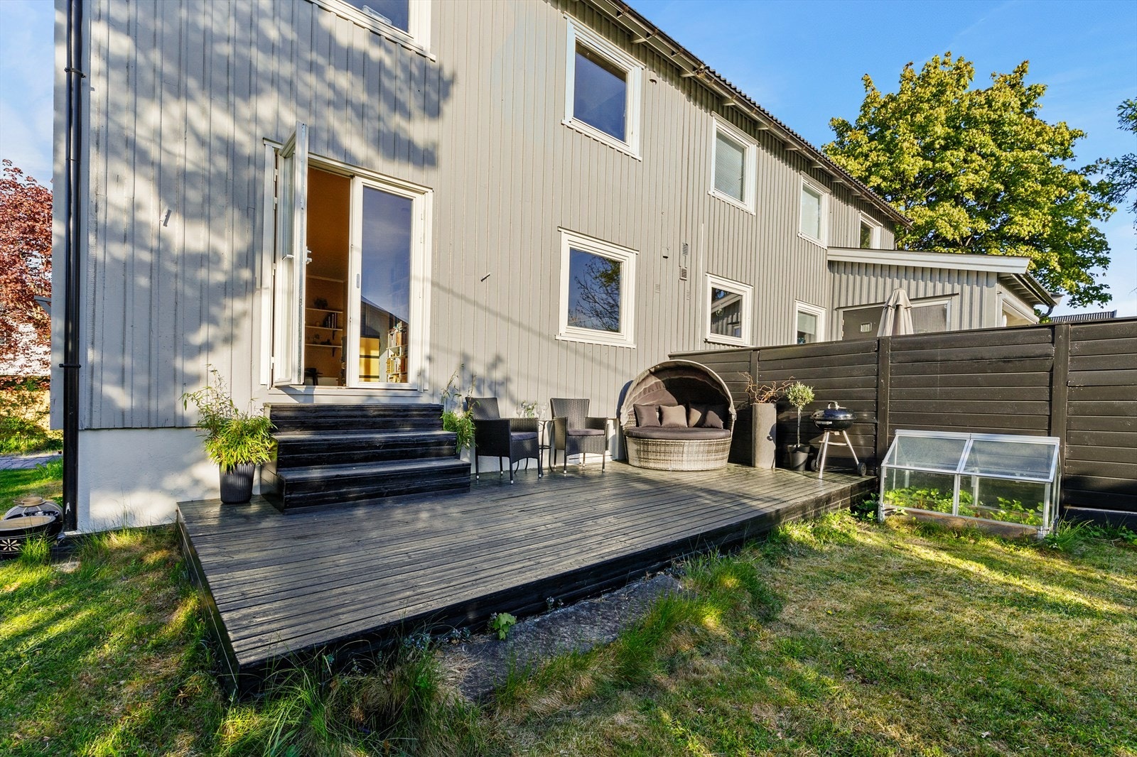 Romslig platting som har plass til ulike soner. Galleribilde